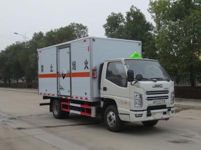國(guó)六江鈴順達(dá)4.15米腐蝕性物品廂式運(yùn)輸車(chē)