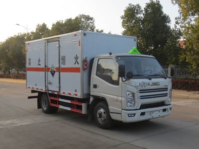 國(guó)六江鈴順達(dá)寬體藍(lán)牌腐蝕性物品廂式運(yùn)輸車(chē)
